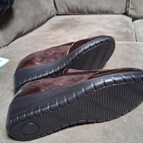 Flexus by Spring Step Concha Brown Patent Leather Wedge Slip On Shoes NIB Sz 8.5 - Picture 8 of 8